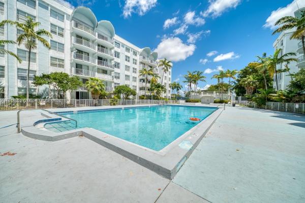 Montecarlo, 486 NW 165th St Rd #B-303, Golden Glades, Florida 33169, image 2