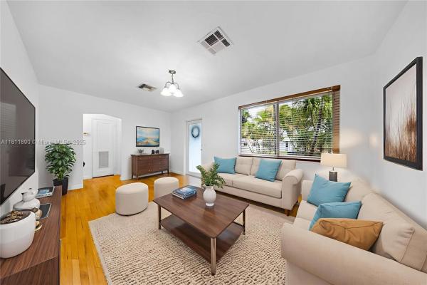 81 Hough Dr, Miami, Florida 33166, image 1