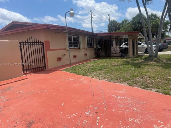 Lake Stevens Estates At Carol City, 5620 NW 176th St, Miami Gardens, Florida 33055, image 3