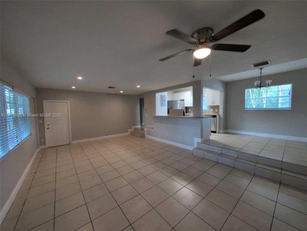 Highland Manor, 725 NE 178th St, North Miami Beach, Florida 33162, image 3