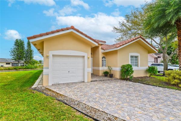 The Pointe Villas, Tamarac, Florida 33321, image 1