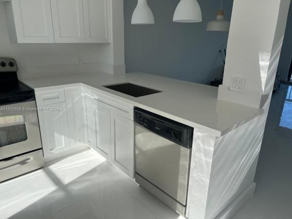Villas At Lakeview, 5200 NW 31st Ave #14, Fort Lauderdale, Florida 33309, image 1
