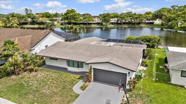 Pembroke Lakes, 11000 NW 15th St, Pembroke Pines, Florida 33026, image 1