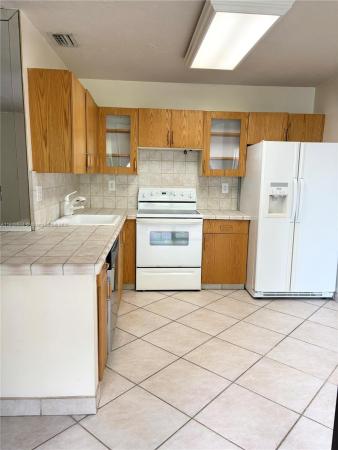 Mariner Village Garden, 3564 Magellan Cir #213-1, Aventura, Florida 33180, image 3