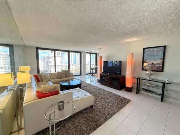 Winston Towers 700, 290 174th St #2010, Sunny Isles Beach, Florida 33160, image 1