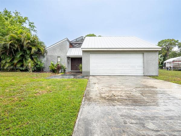802 SE Kendall Ave, Port St. Lucie, Florida 34983, image 1