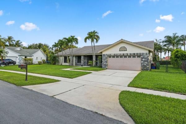 Pasadena Estates, 20141 NW 8th St, Pembroke Pines, Florida 33029, image 1