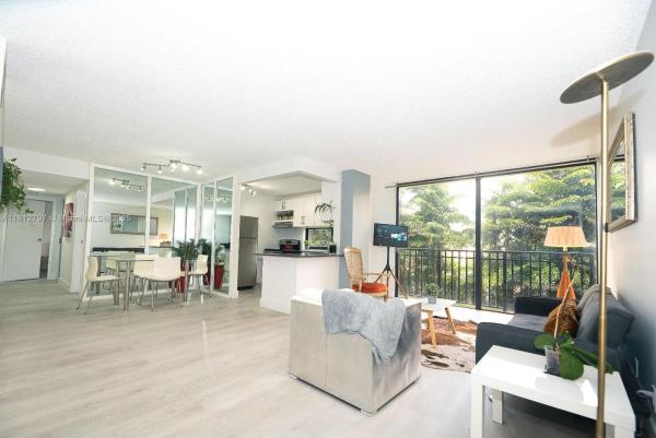 Plaza Of The Americas, 17021 N Bay Rd #207, Sunny Isles Beach, Florida 33160, image 1