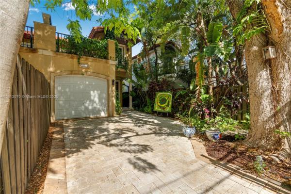 3154 Gifford Ln, Miami, Florida 33133, image 3