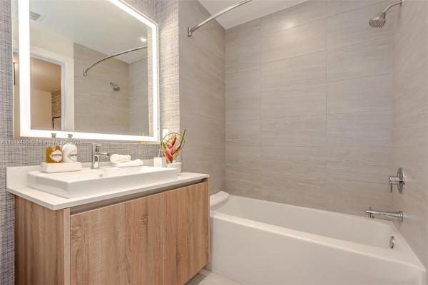 Aventura Parksquare Residences, 2960 NE 207th St #606, Aventura, Florida 33180, image 2