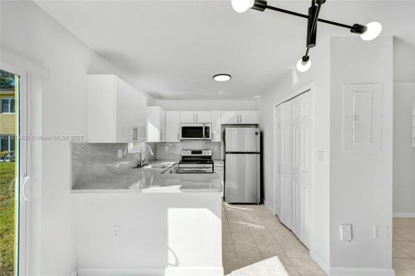 3398 NE 9 Dr #104, Homestead, Florida 33033, image 1