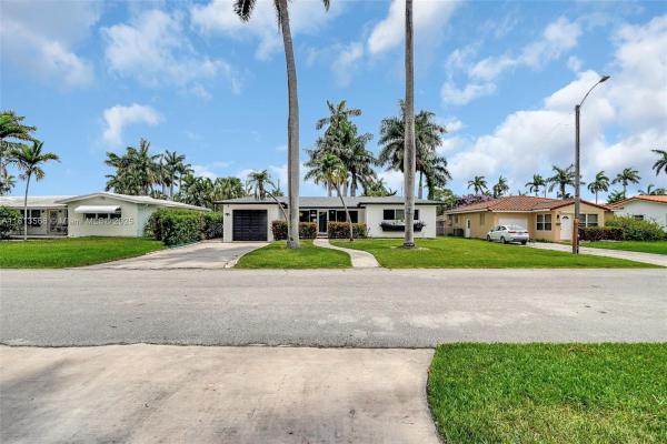 Hollywood Lakes, 1319 Buchanan St, Hollywood, Florida 33019, image 3
