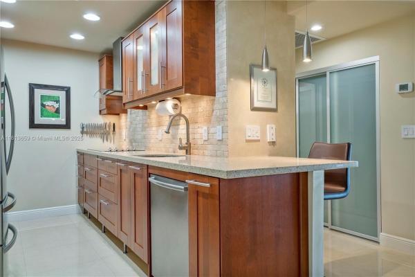 Arlen House Central, 300 Bayview Dr #102, Sunny Isles Beach, Florida 33160, image 3