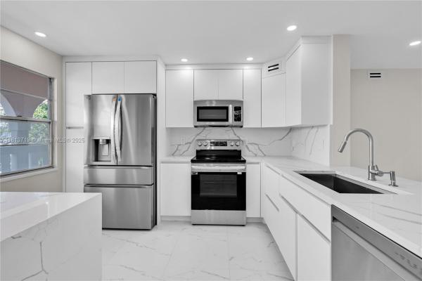 Granada Village, 2006 Granada Dr #J4, Coconut Creek, Florida 33066, image 3