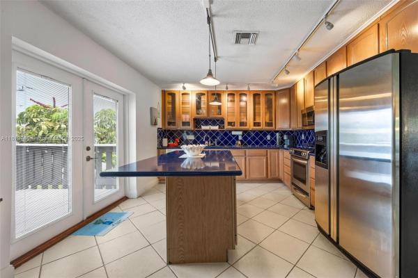 Croissant Park, 400 SE 31st St #8, Fort Lauderdale, Florida 33316, image 1