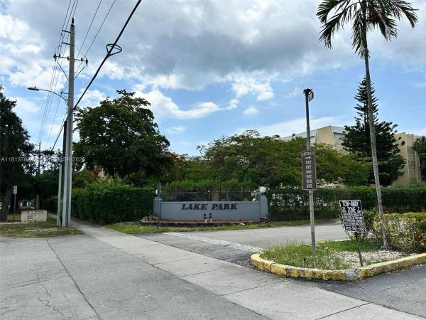 922 NE 199 St #3D, Unincorporated Dade County, Florida 33179, image 1
