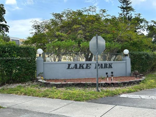 Lake Park, 922 NE 199th St #3D Apt 304, Ives Estates, Florida 33179, image 3