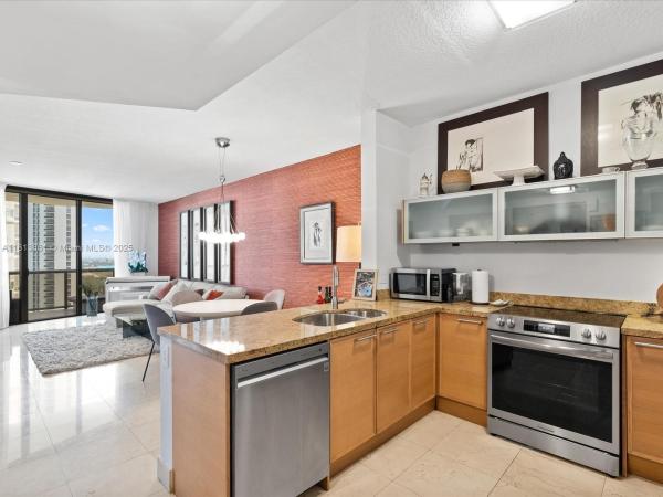 Sayan, 16275 Collins Ave #2103, Sunny Isles Beach, Florida 33160, image 1