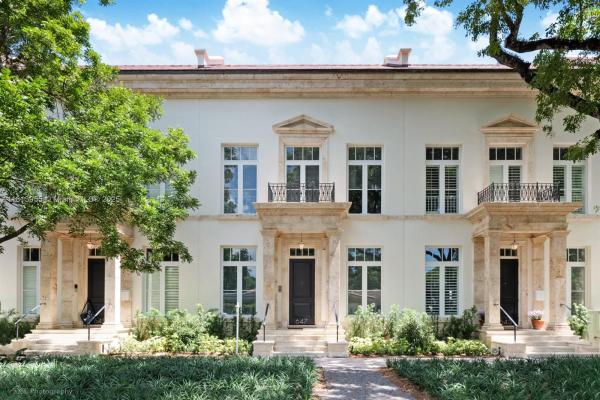 Almeria Row, 647 Almeria Ave, Coral Gables, Florida 33134, image 3