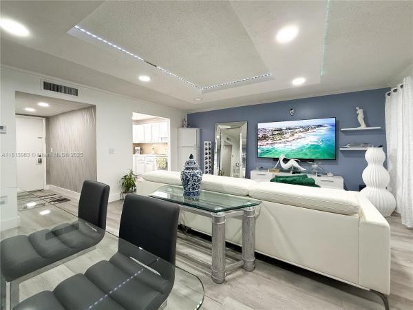 Lakeside Village, 700 Lori Dr #201, Palm Springs, Florida 33461, image 1