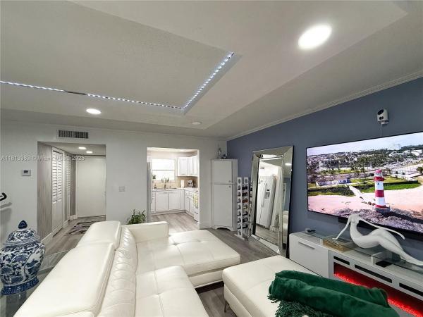 Lakeside Village, 700 Lori Dr #201, Palm Springs, Florida 33461, image 2
