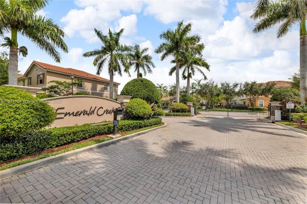 Emerald Creek Townhomes, 12441 Emerald Creek Mnr, Plantation, Florida 33325, image 3