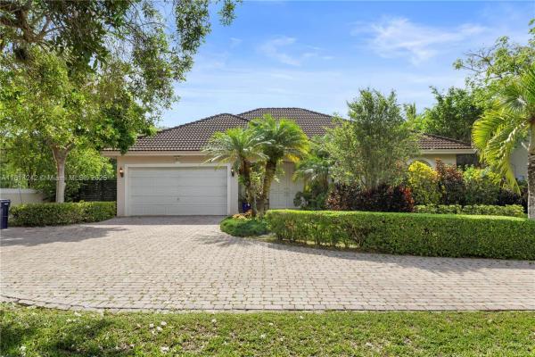Pinewood Grove, 9339 SW 98th Pl, Kendall, Florida 33176, image 3