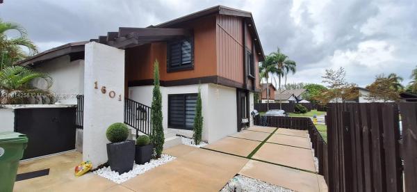 Arbor Green At Pembroke Lakes, 1601 E Sandpiper Cir, Pembroke Pines, Florida 33026, image 1