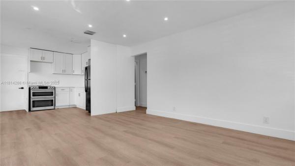 Hallandale Park, 32 SW 9th St #1, Hallandale Beach, Florida 33009, image 1
