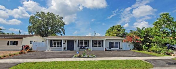 Darlington Manor, 8970 SW 56th Ter, Sunset, Florida 33173, image 2