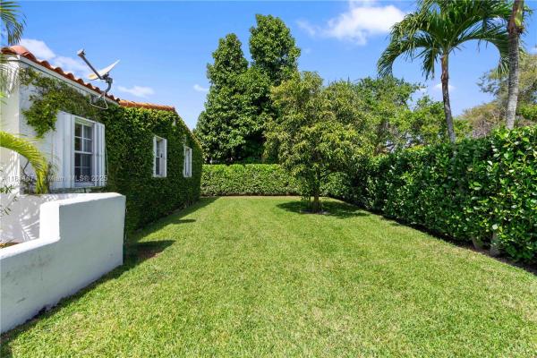 Biscayne Park No HOA, 1105 NE 119th St, Biscayne Park, Florida 33161, image 1