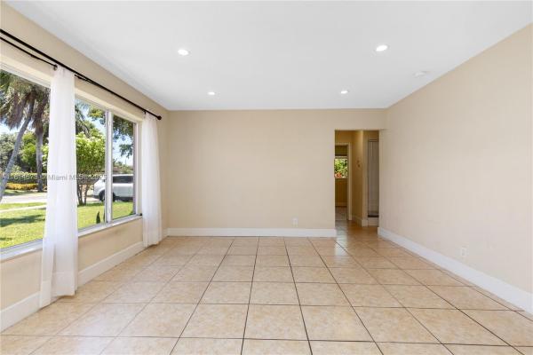 Gulfstream Estates, 918 NE 6th St, Hallandale Beach, Florida 33009, image 2