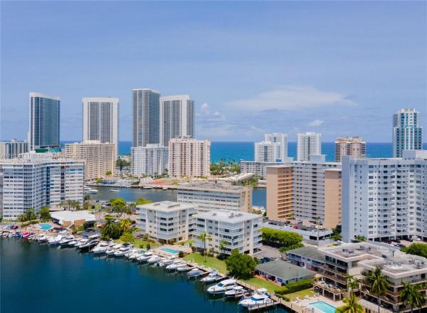 Golden Isles Towers, 120 Golden Isles Dr #33B, Hallandale Beach, Florida 33009, image 1