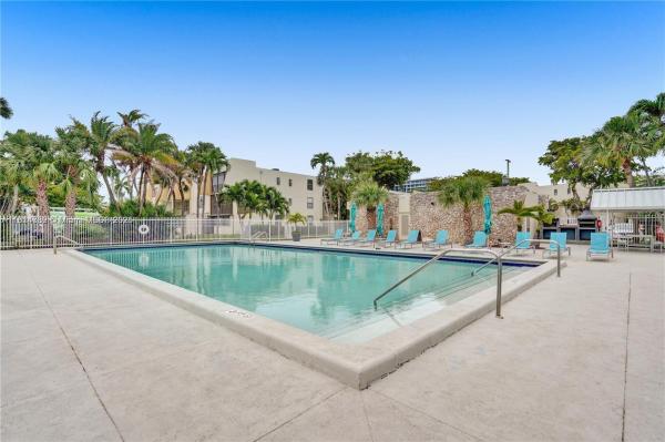 Villa Dorada, 20300 W Country Club Dr #101-3, Aventura, Florida 33180, image 2