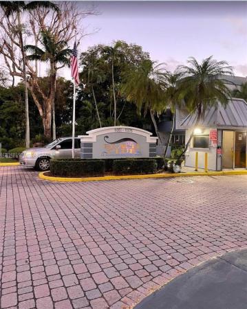 9351 Fontainebleau Blvd #B311, Unincorporated Dade County, Florida 33172, image 1