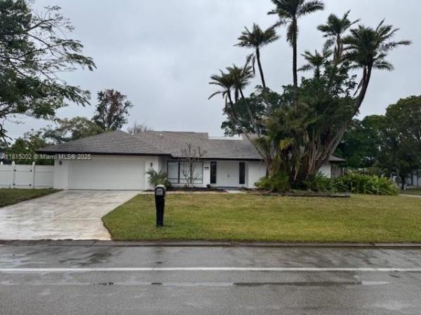 Whiskey Creek Club Estates, 1540 Whiskey Crk, Fort Myers, Florida 33919, image 1