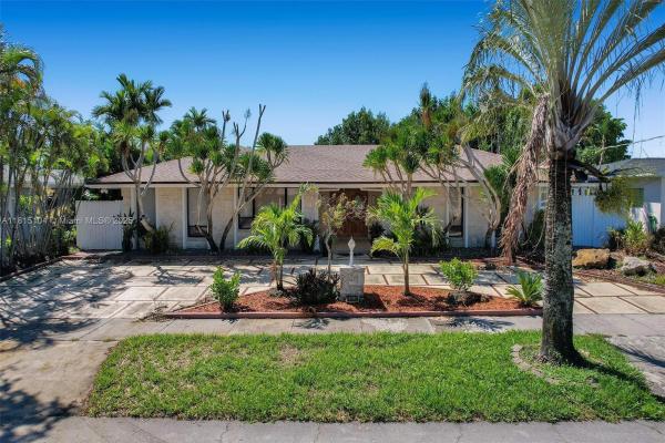 2310 NE 195th St #1, Unincorporated Dade County, Florida 33180, image 1