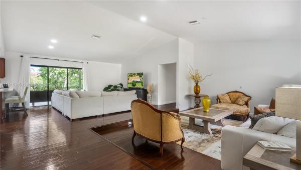 Oakwood, 639 NW 101st Ter, Coral Springs, Florida 33071, image 2