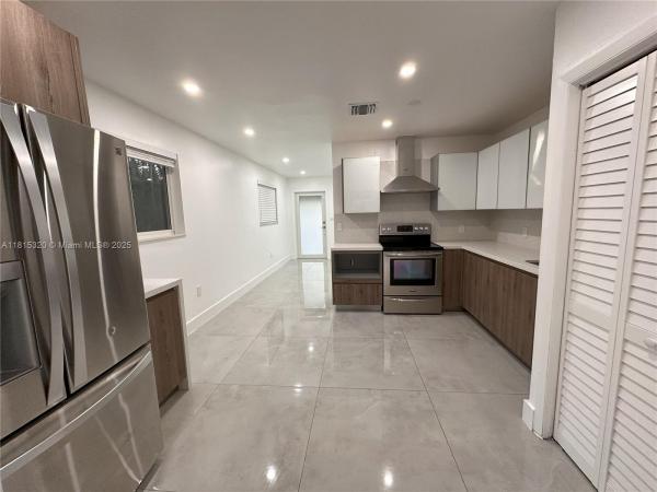 Silver Bluff Gardens, 2785 SW 33rd Ave #2785, Miami, Florida 33133, image 1