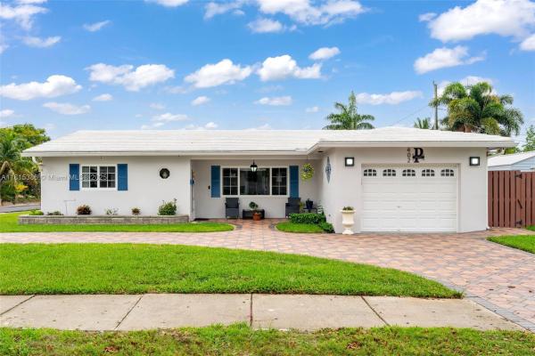 Deerfield Beach Gardens, 402 SE 7th Ave, Deerfield Beach, Florida 33441, image 1
