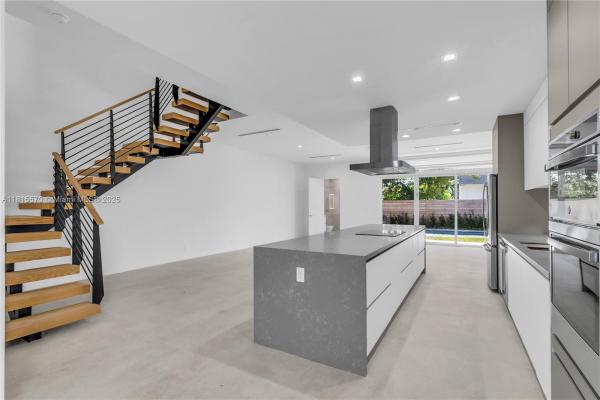 Carters, 3122 Carter St, Miami, Florida 33133, image 3
