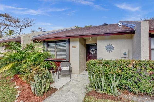 Villager Townhomes, 729 NW 47th St, Deerfield Beach, Florida 33064, image 1