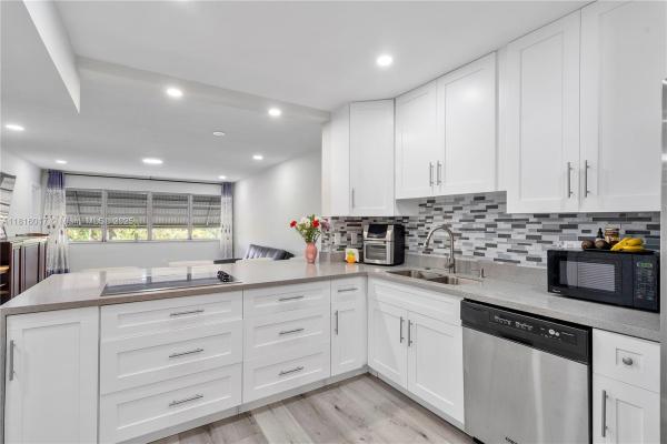 Gulfstream Garden, 215 SE 3rd Ave #303B, Hallandale Beach, Florida 33009, image 1