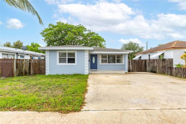 Lake Worth Town, 1023 N F St, Lake Worth Beach, Florida 33460, image 1