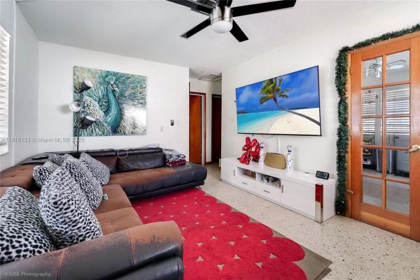 Rogers, 1744 NW 4th St, Miami, Florida 33125, image 3