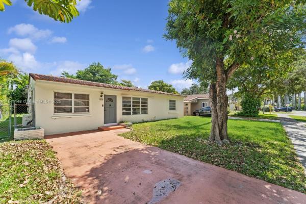 Gulfstream Estates, 919 NE 4th St, Hallandale Beach, Florida 33009, image 1