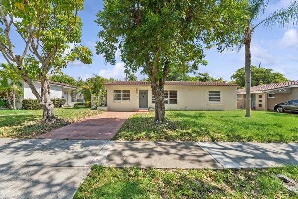 Gulfstream Estates, 919 NE 4th St, Hallandale Beach, Florida 33009, image 2