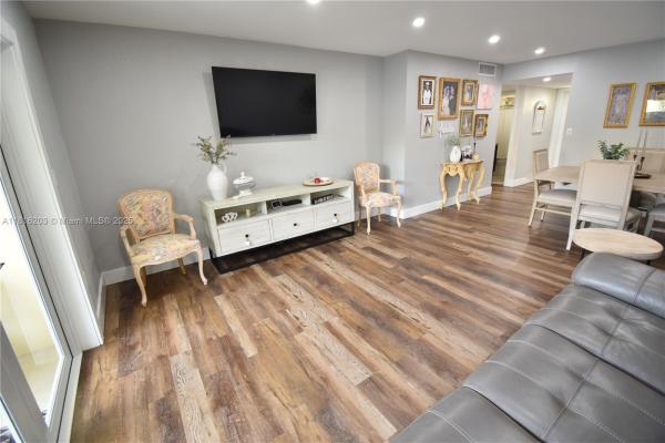 Kendale Lakes Townhouses, 8469 SW 137th Ave, Kendale Lakes, Florida 33183, image 1