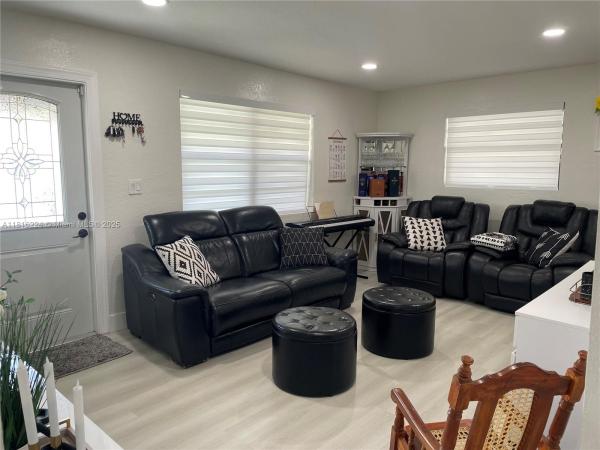 Mary Homes, 14511 SW 294th St, Leisure City, Florida 33033, image 3
