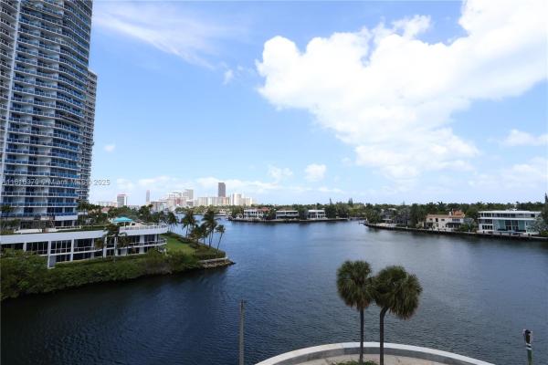 Waterview 2, 20515 E Country Club Dr #543, Aventura, Florida 33180, image 1